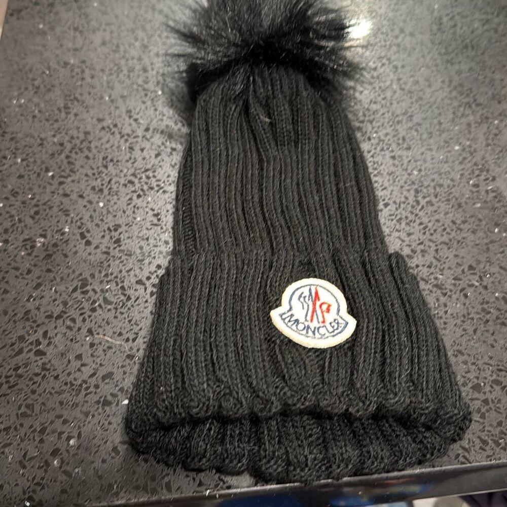 B45 Moncler Womens Virgin Wool Beanie Pom Pom EUC - Picture 2 of 3